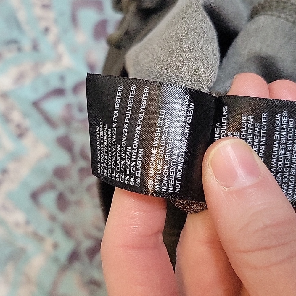 GUC The North Face Aphrodite Capris - Picture 9 of 9